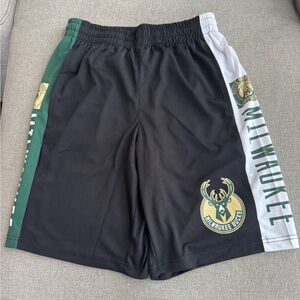 Men’s Ultra Game Milwaukee Bucks NBA Basketball shorts, size small, NWOT